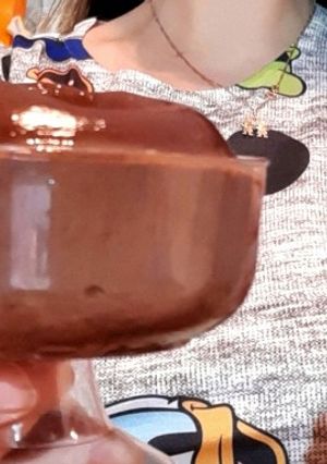 Una foto de Flan de chocolate❗🤤🐷 en 3 minutos ⏰ al microondas 😱🙌
