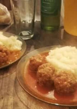 Una foto de Albóndigas con Puré