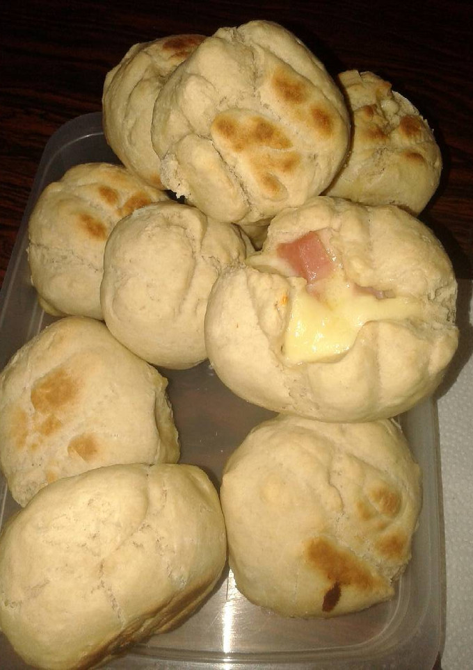Una foto de Pancitos caseros rellenos con jamón y queso