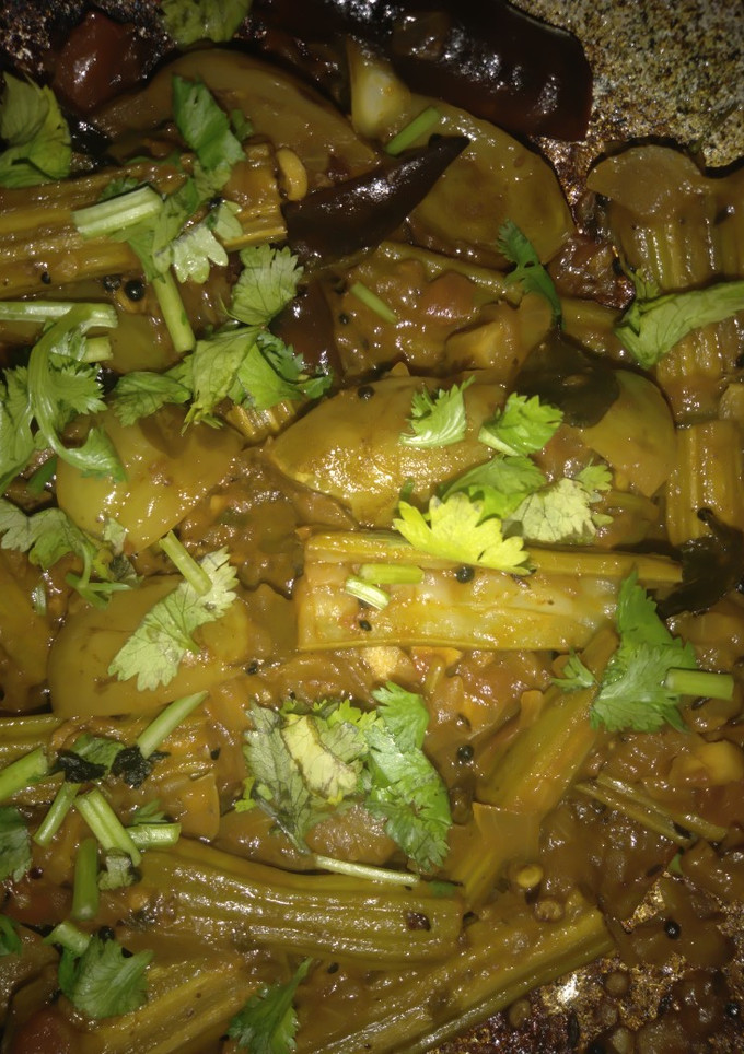 முருங்கைக்காய் கத்தரிக்காய் புளிக் கூட்டு செய்முறை முக்கிய புகைப்படம்