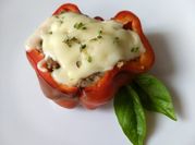 Una foto de morrones rellenos con carne