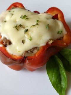 Una foto de Pimientos o morrones rellenos con carne