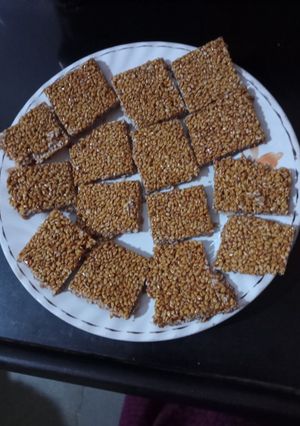 તલની ચીકી(Tal Chikki Recipe in Gujarati) રેસીપી મુખ્ય ફોટો