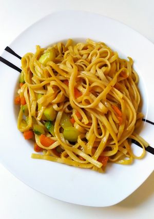 Una foto de Noodles Udon con verduras 🌱