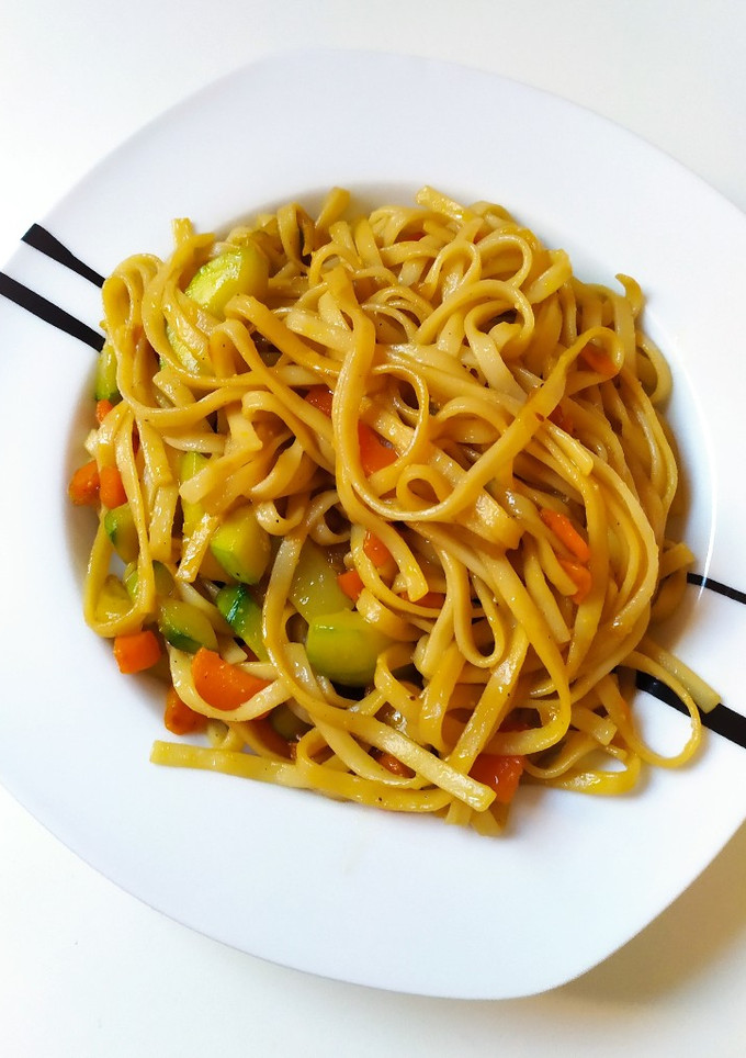 Una foto de Noodles Udon con verduras 🌱