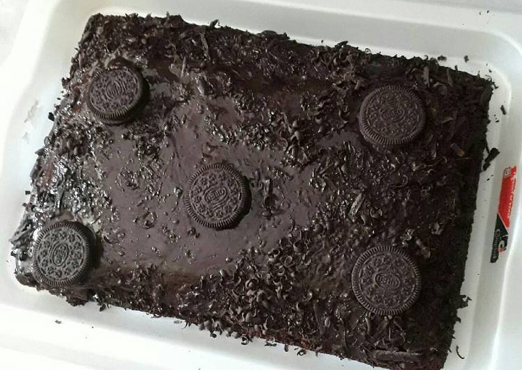 How to Make Homemade Chocolate cake with Oreo cookies