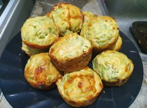 Una foto de Muffins de lechuga y queso