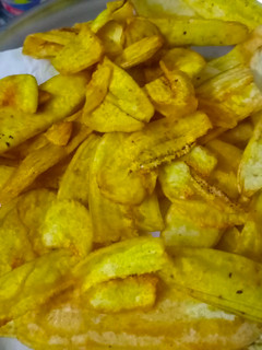 कच्चे केले के चिप्स (kachhe kele ke chips recipe in Hindi) रेसिपी मुख्य फोटो
