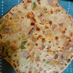 A picture of Pyaz paratha.
