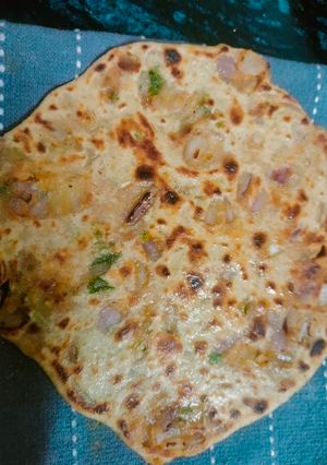 A picture of Pyaz paratha.