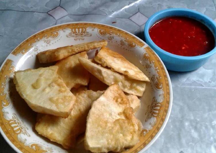 Sukun goreng tepung cocol saus pedas..