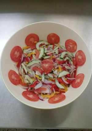 A picture of Vegetable salad / garden salad.