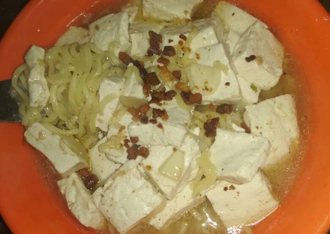 Mie soup tahu putih