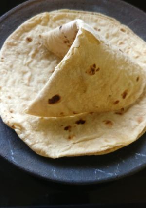 કલોનજી જીરા રોટી (Kalonji Jira Roti Recipe In Gujarati) રેસીપી મુખ્ય ફોટો