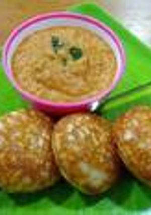 கொல்லிமலை ஸ்பெஷல் (சின்ன வெங்காய சட்னி) குழிப்பணியாரம் chinna Vengaya Chutni Recipe in Tamil) செய்முறை முக்கிய புகைப்படம்