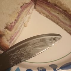 A picture of Salami and Chopped Ham.
