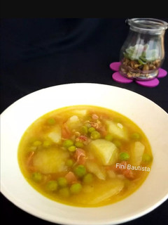 Una foto de Guiso con guisantes y jamón