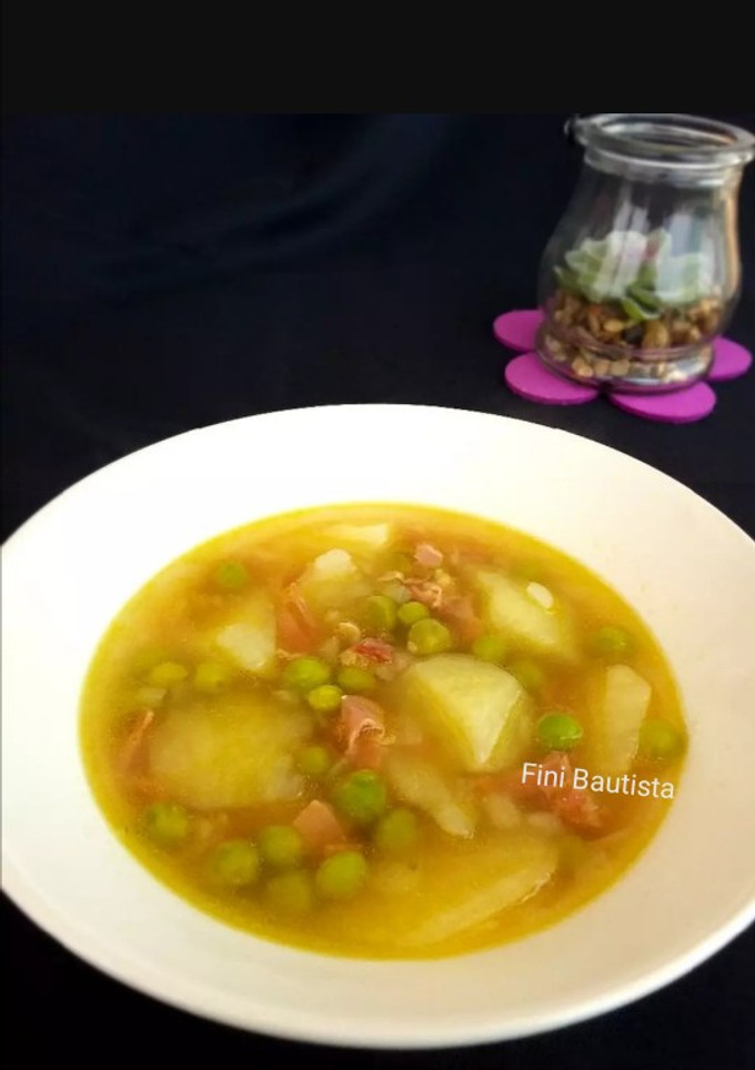 Una foto de Guiso con guisantes y jamón