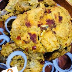 A picture of Chicken lahori chargha.
