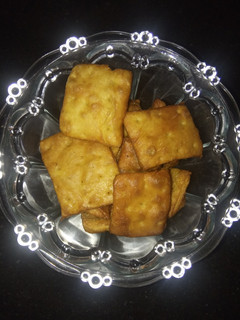 50-50 பிஸ்கட் (50-50 biscuit recipe in tamil) செய்முறை முக்கிய புகைப்படம்