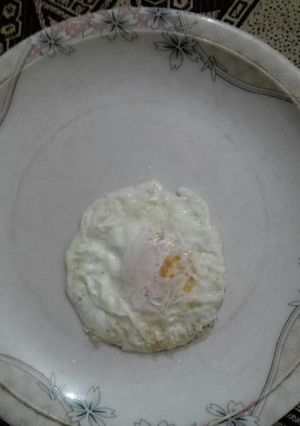 A picture of Half fri egg.