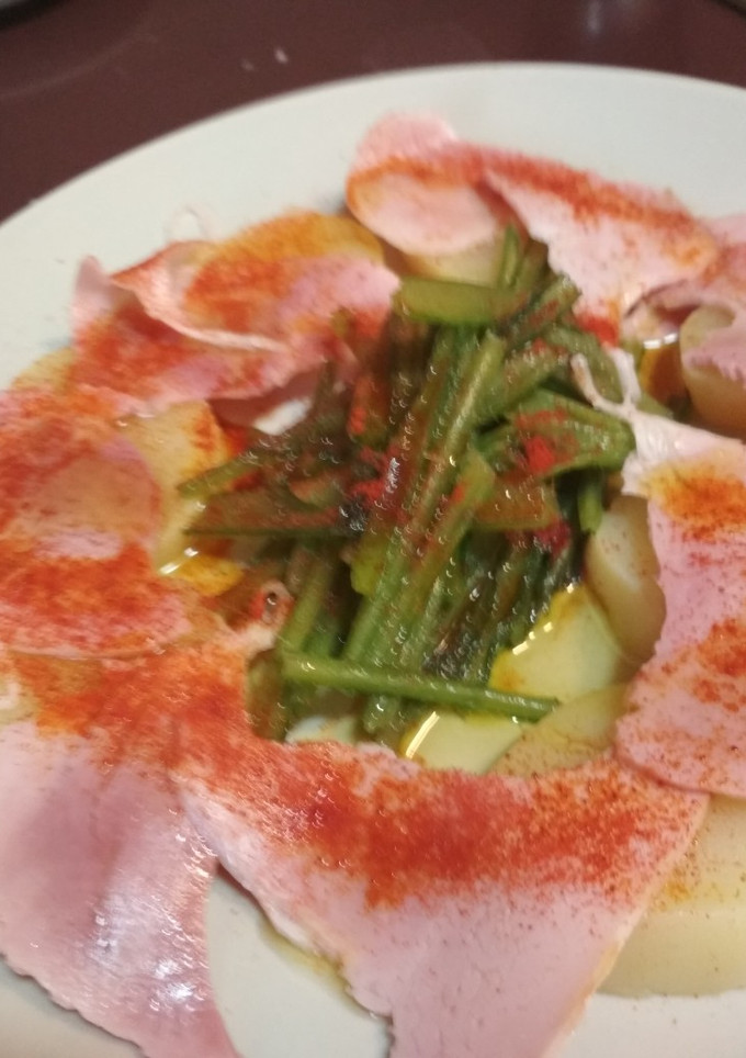 Una foto de Lacón, borrajas y patata