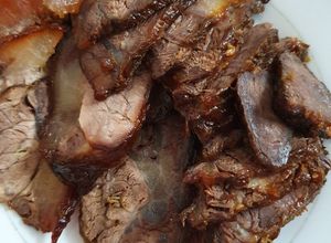 Hình của món Bắp bò kho mật mía.