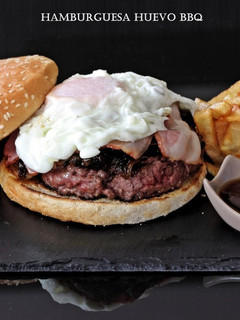 Una foto de Hamburguesa huevo BBQ