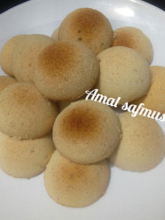 A picture of Gireba(traditional cookies).