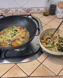 Sopa de fideus Udon amb verdures