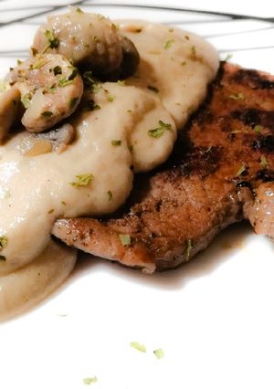Una foto de Solomillo de ternera con salsa boletus