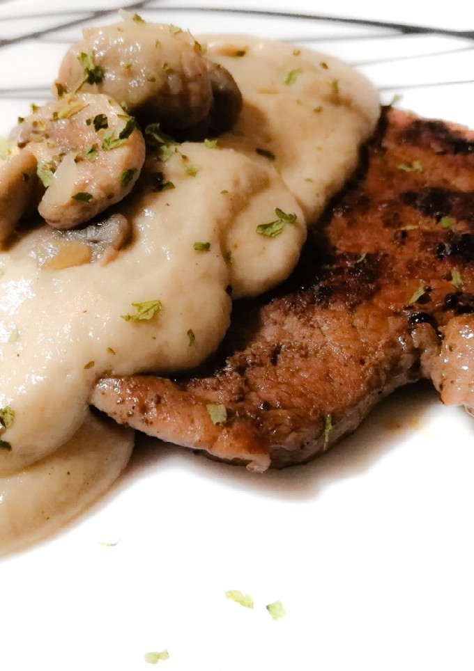 Una foto de Solomillo de ternera con salsa boletus