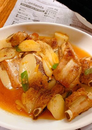 Hình của món Sườn heo rim mắm tỏi bánh gạo hàn quốc.