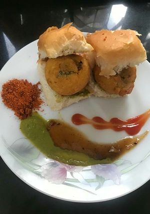 A picture of Spicy cheese masala vada pav.