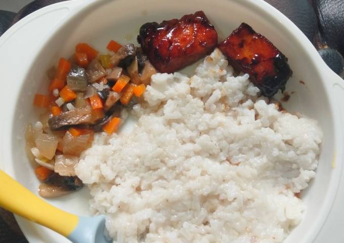 Cara bikin Salmon panggang madu dan tumis jamur wortel Mpasi 1+ Cara bikin Salmon panggang madu dan tumis jamur wortel Mpasi 1+