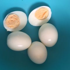 A picture of Boiled eggs.