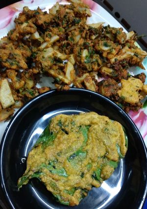 A picture of Spinach aloo pakoda.