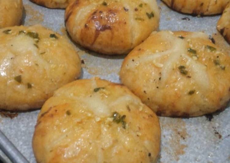 Langkah Mudah untuk Membuat Korean Garlic Cheese Bread dengan Roti Perancis yang Bikin Ngiler