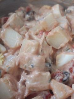 Una foto de Ensalada de huevo, patata y pimiento