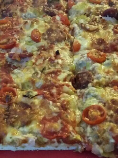 Una foto de Pizza con salchichón, queso azul y champis (panificadora Moulinex)
