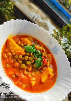 A picture of Aloo Matar.