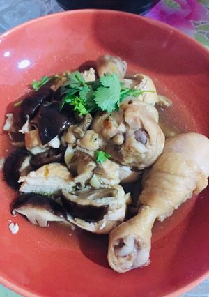 รูปของ ไก่ต้มน้ำปลาใส่เห็ดหอม