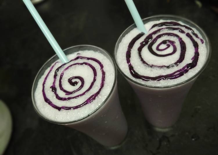 How to Prepare Quick Black currant smoothie