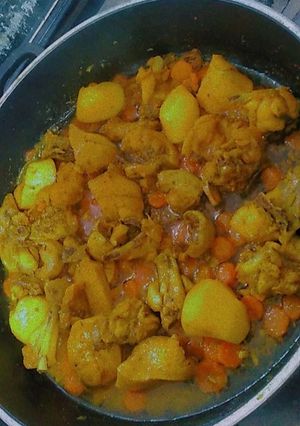 عکسی از دستور مرغ سرخ شده با سیب زمینی و هویج😘😋