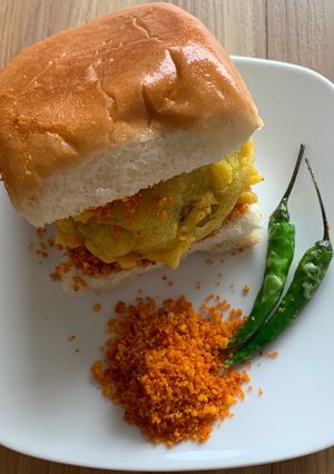 A picture of Vada pav.
