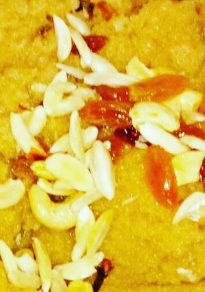 A picture of Sooji Ka Halwa / semolia halwa.
