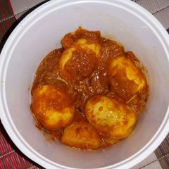 A picture of Egg curry.
