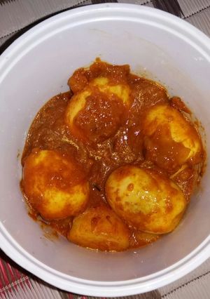 A picture of Egg curry.