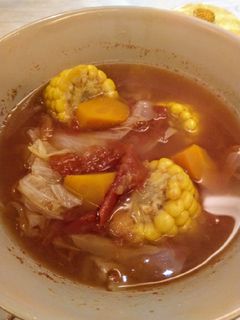蕃茄栗米紅蘿蔔雜菜湯（方便素）（全素）（家常好湯）（港式煲湯） 的食譜成品照片