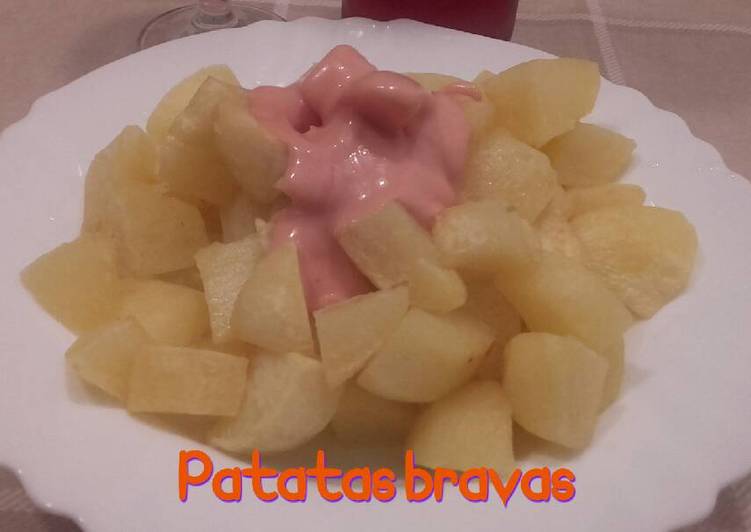 Patatas bravas*